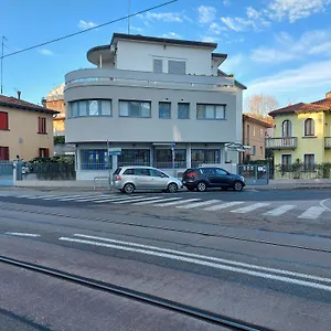 https://marconi-house.hotelslidodijesolo.com