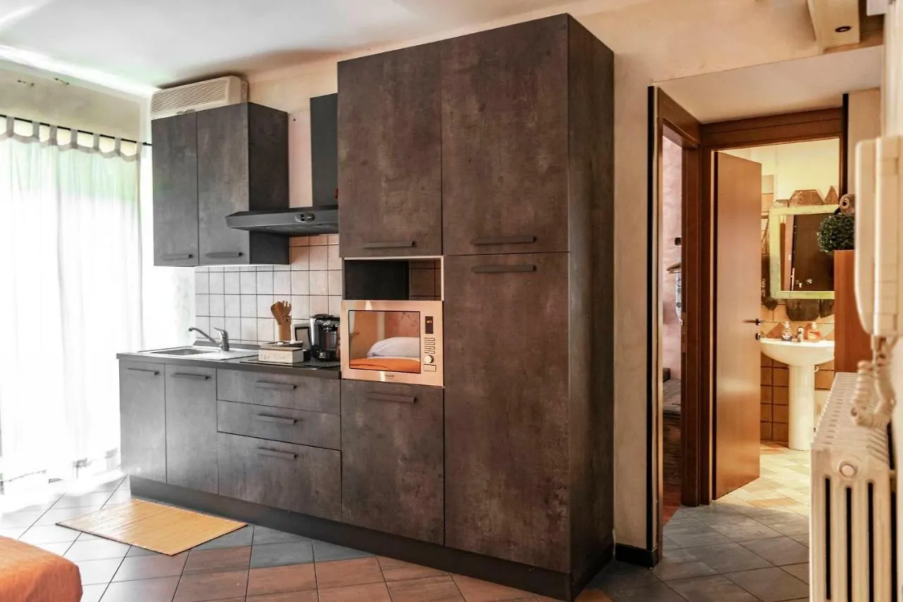 Marconi Rooms And Apartments Verona İtalya