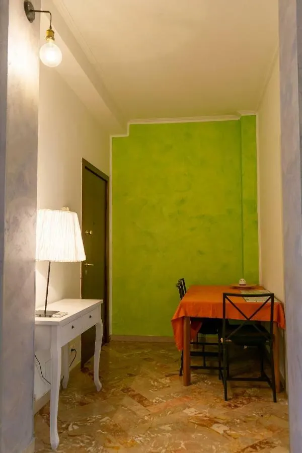 ** Konukevi Marconi Rooms And Apartments Verona İtalya